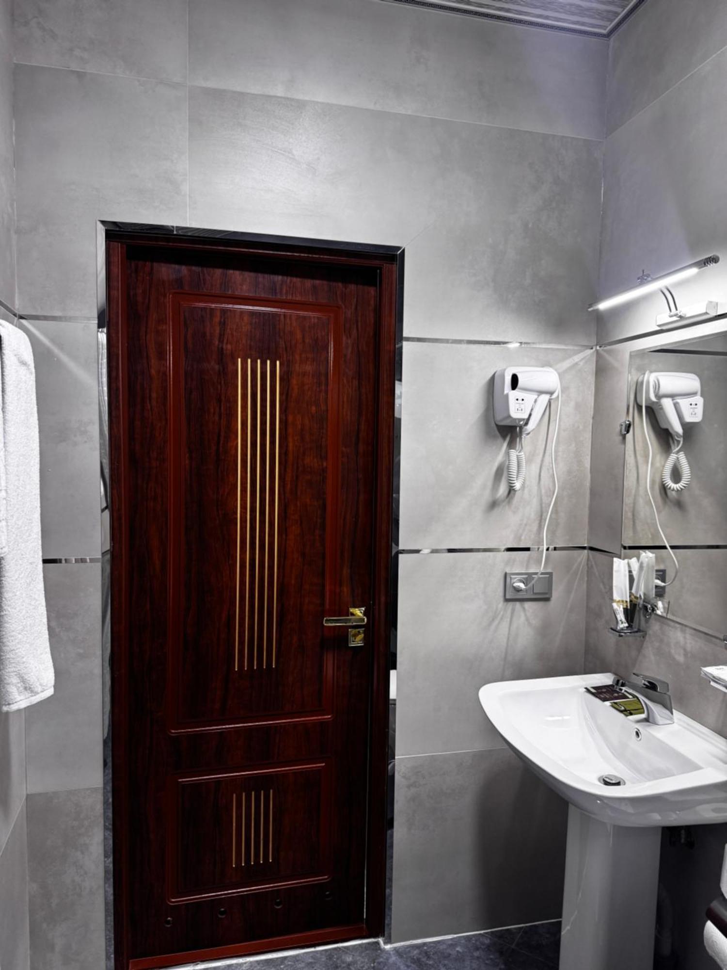 Salomat Guest House ซามาร์คันด์ ภายนอก รูปภาพ