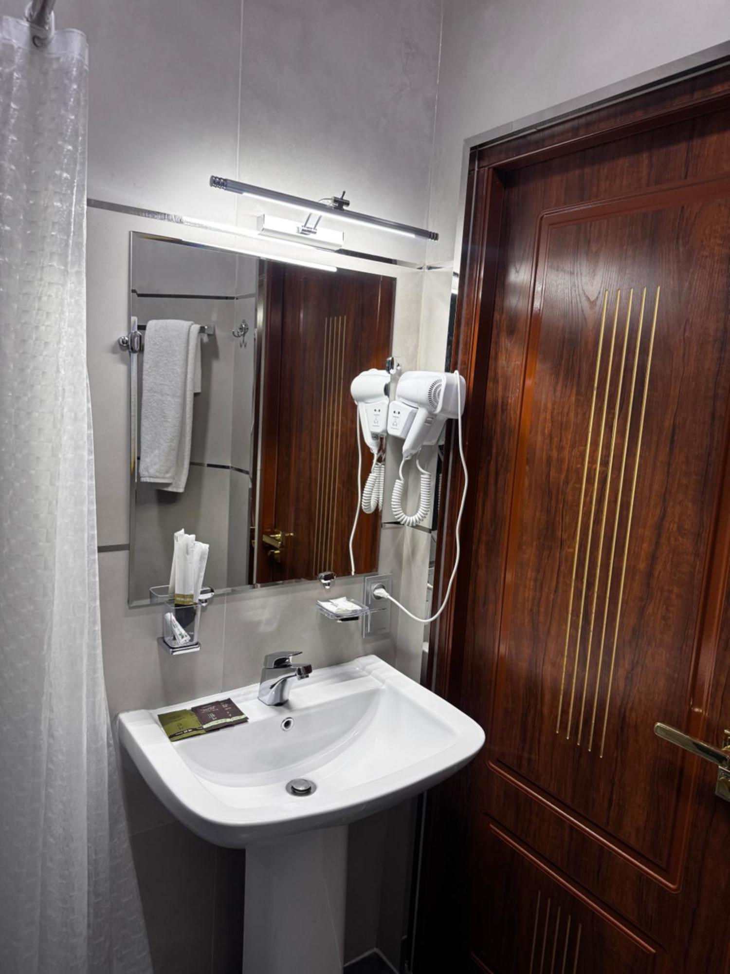 Salomat Guest House ซามาร์คันด์ ภายนอก รูปภาพ